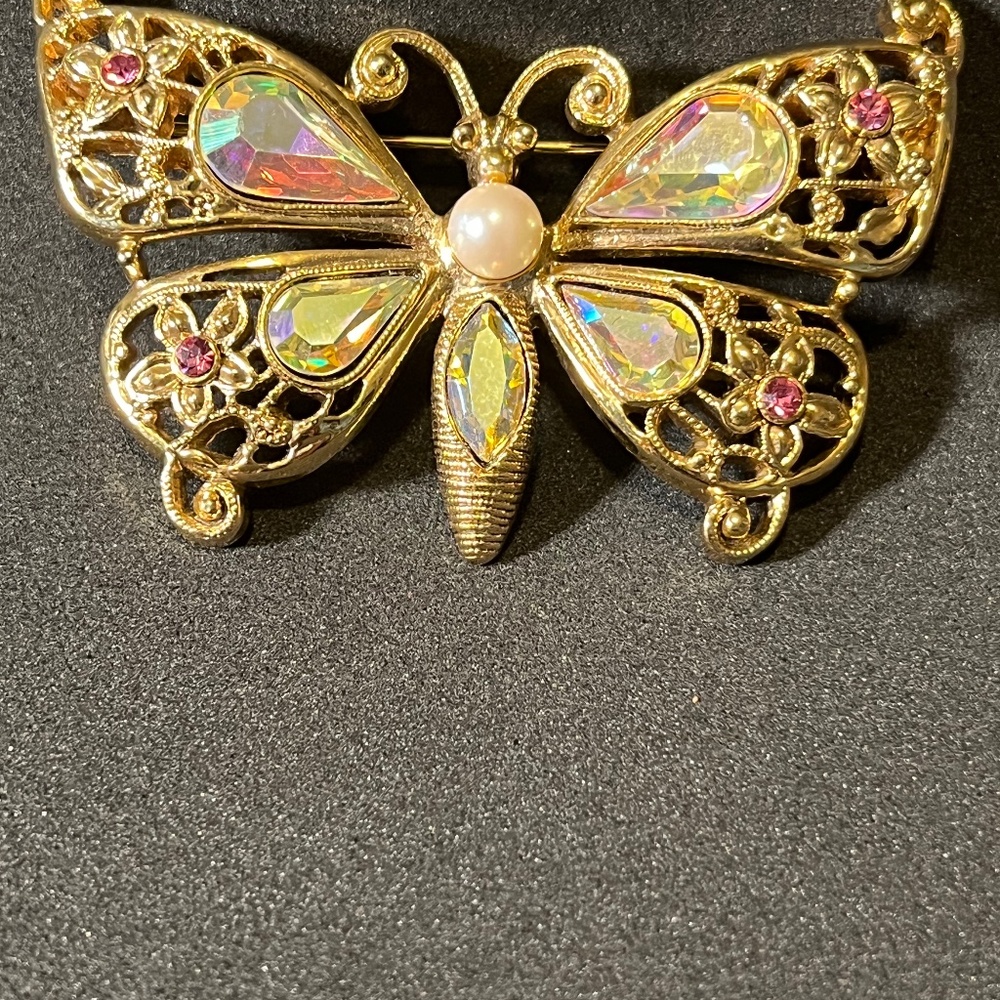 Very Pretty Vintage Butterfly Brooch Aurora Borealis Rhinestone